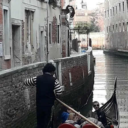 Stanza Nel Cuore Antico Di Venezia